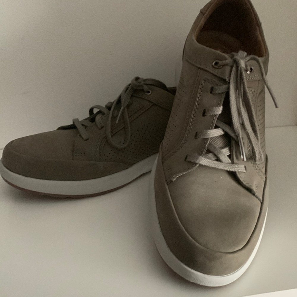 Men’s unstructured by Clark’s.. Size 9 medium